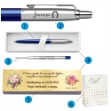 Zawartość zestawu Parker Jotter Royal Blue z personalizacją, pudełkiem i ozdobną torebką